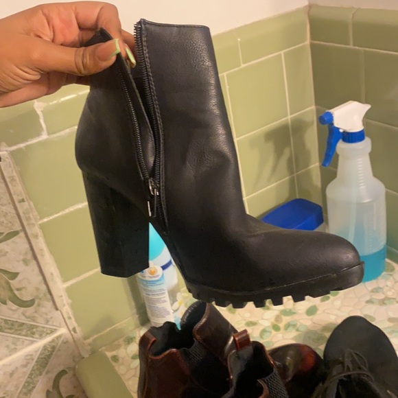 Very cute shoes! - Picture 2 of 4